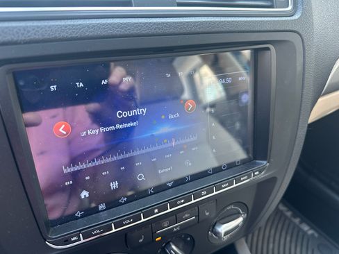 Used 2017 Volkswagen Jetta SE image 56