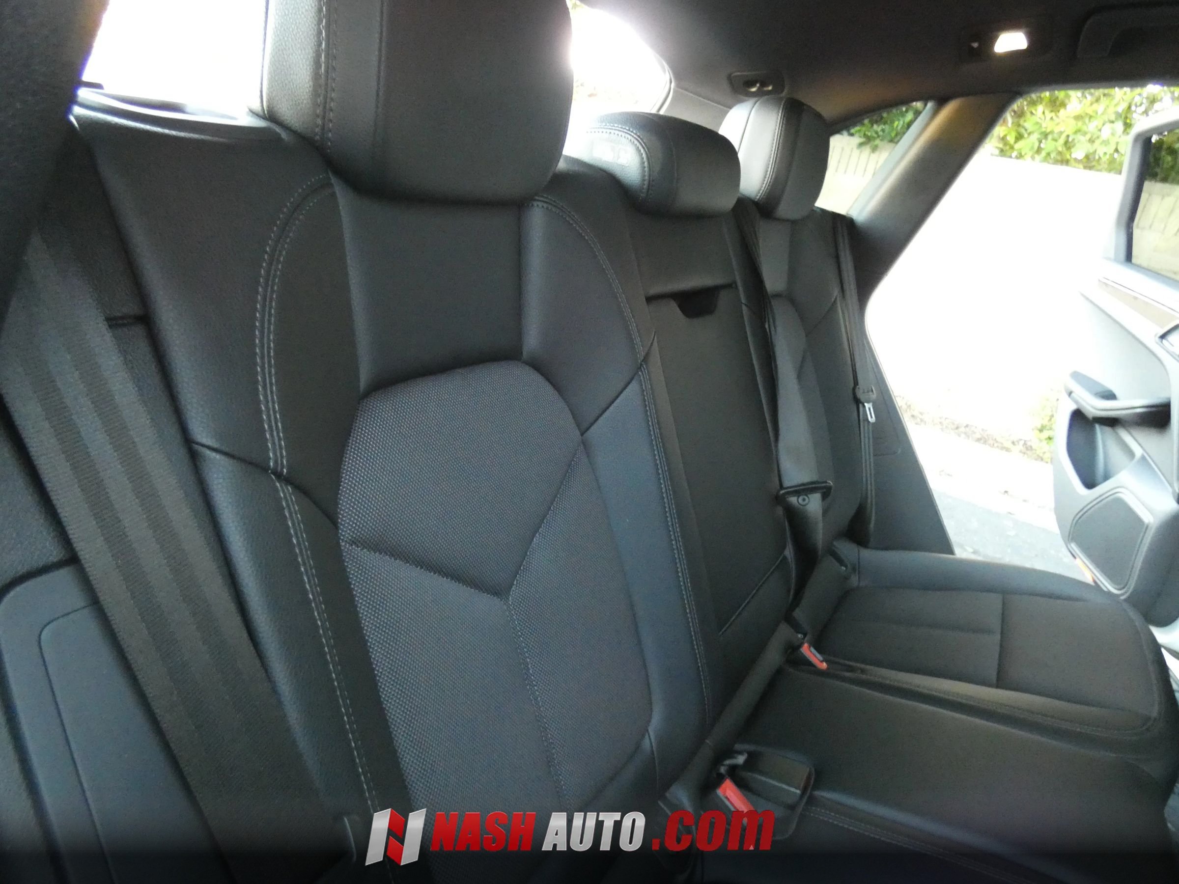 Used 2024 Porsche Macan AWD/4WD image 37