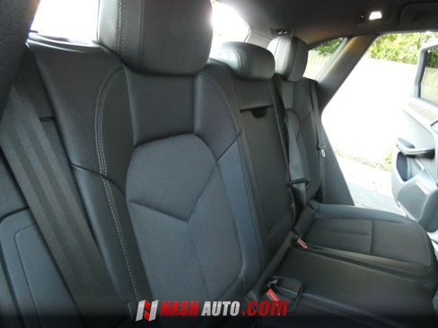 Used 2024 Porsche Macan AWD/4WD image 37