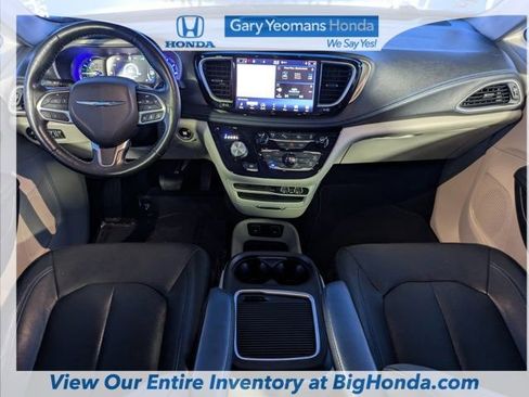 Used 2021 Chrysler Pacifica Touring-L image 13