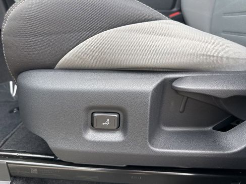 Used 2025 Toyota Tacoma TRD Sport AWD/4WD image 10