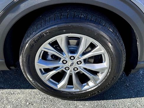 Used 2022 Ford Explorer XLT w/ Equipment Group 202A image 8