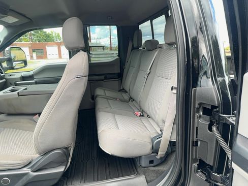 Used 2017 Ford F250 XLT w/ XLT Premium Package AWD/4WD image 9