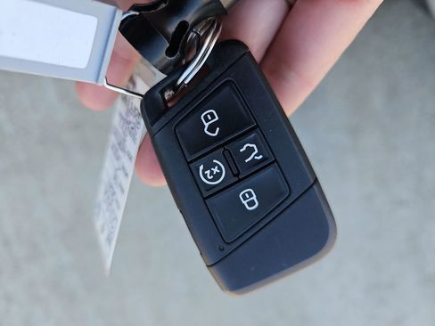 Used 2024 Volkswagen Tiguan Wolfsburg Edition image 37