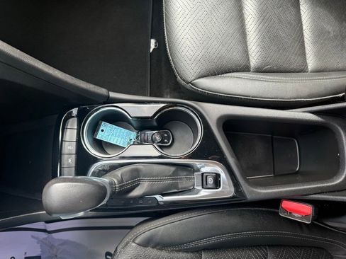Used 2023 Buick Encore GX Essence FWD image 39