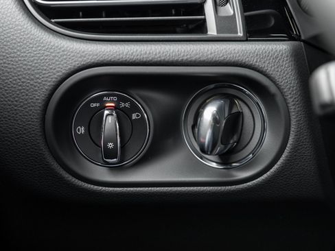 Certified 2026 Porsche Macan image 17