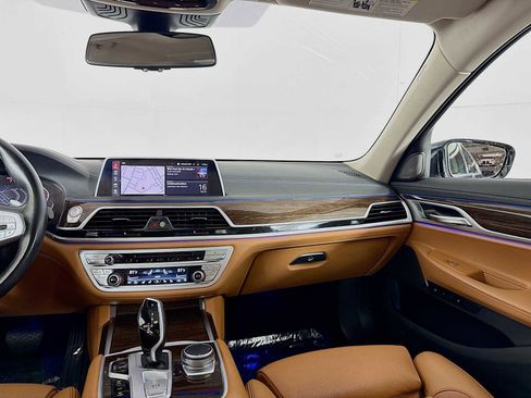 Used 2020 BMW 740i xDrive xDrive w/ Premium Package image 25