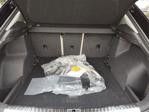 Certified 2025 Audi Q3 2.0T Premium w/ Convenience Package image 9