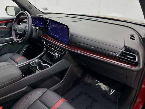 Used 2024 Chevrolet Traverse RS w/ LPO, Floor Liner Package image 34