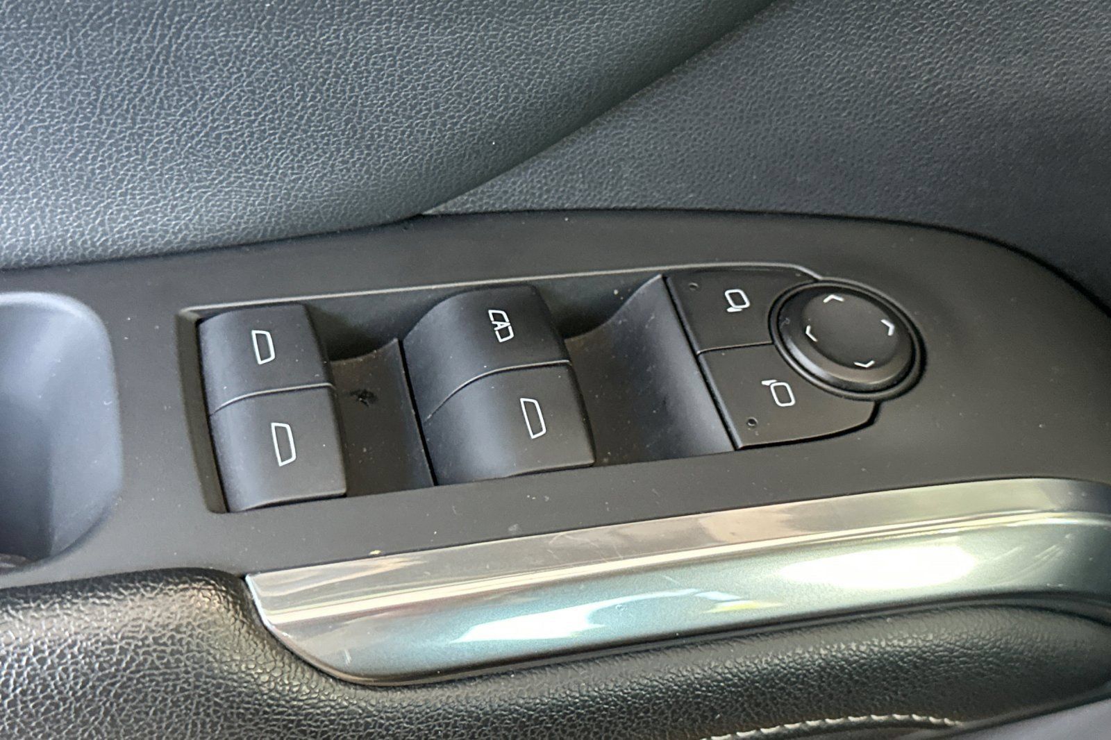 Used 2024 Chevrolet Traverse LT FWD image 12