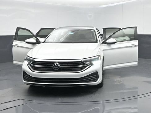 Used 2024 Volkswagen Jetta SE FWD image 60