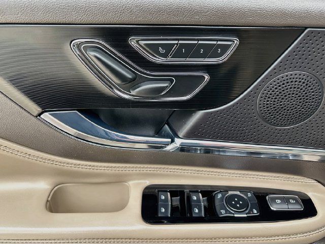 Used 2023 Lincoln Corsair FWD image 18
