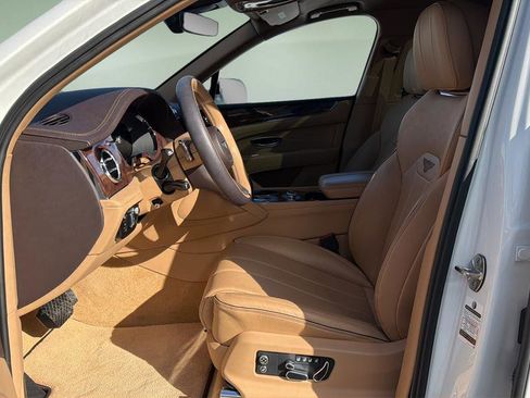 Used 2023 Bentley Bentayga Extended Wheelbase image 20