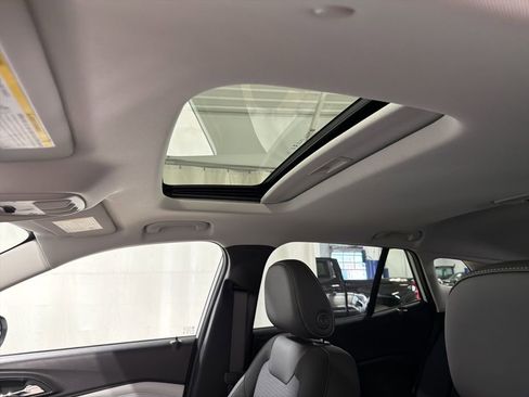 New 2026 Chevrolet Trax LT w/ Sunroof Package FWD image 24