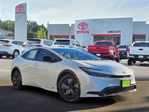 New 2026 Toyota Prius LE image 1