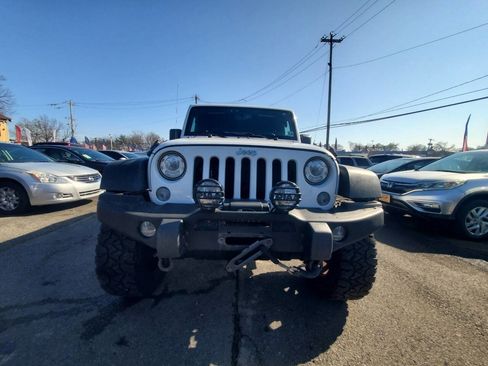 Used 2017 Jeep Wrangler Unlimited Rubicon w/ Cold Weather Group image 7