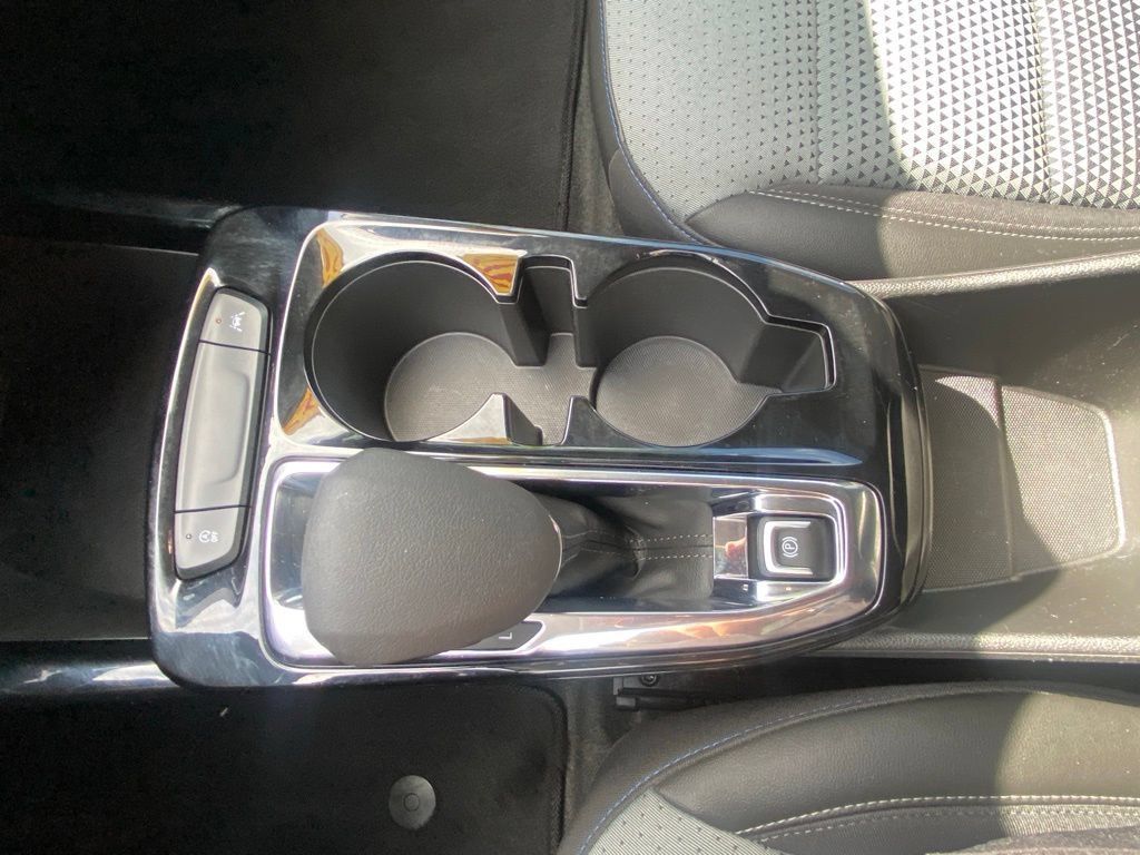 Used 2025 Chevrolet Trax LT w/ LT Convenience Package FWD image 33