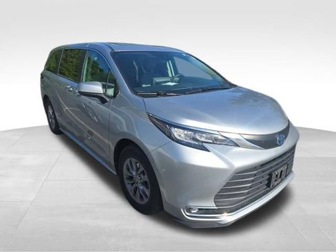 Used 2021 Toyota Sienna XLE FWD image 7
