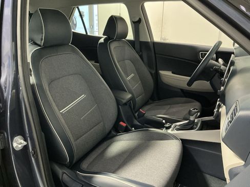 Used 2024 Hyundai Venue Limited FWD image 26