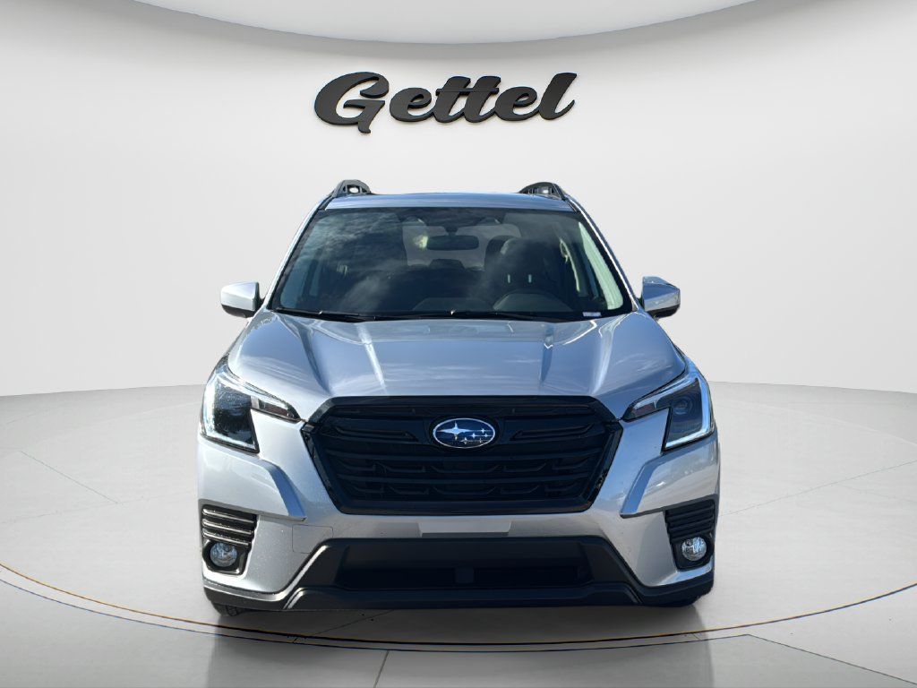 Used 2023 Subaru Forester Premium AWD/4WD image 2
