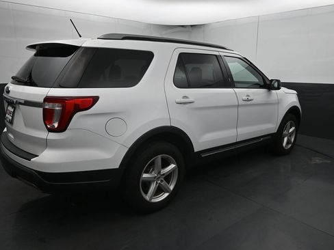 Used 2019 Ford Explorer XLT w/ Equipment Group 201A FWD image 12