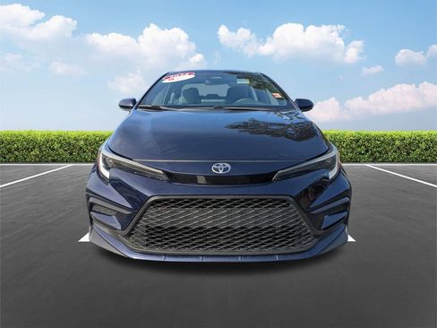 Used 2024 Toyota Corolla SE w/ SE Premium Package image 9