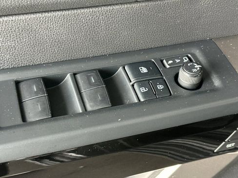 Used 2022 Toyota Tundra Limited image 13