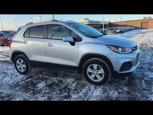 Used 2022 Chevrolet Trax LT w/ LT Convenience Package image 2