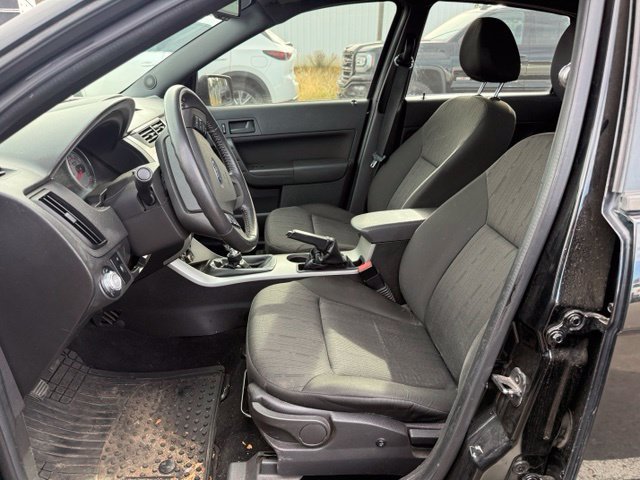 Used 2011 Ford Focus SE w/ 201A Rapid Spec Order Code FWD image 2