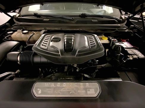 Used 2024 Jeep Wagoneer L Series II w/ Flexible Seating Group AWD/4WD image 10
