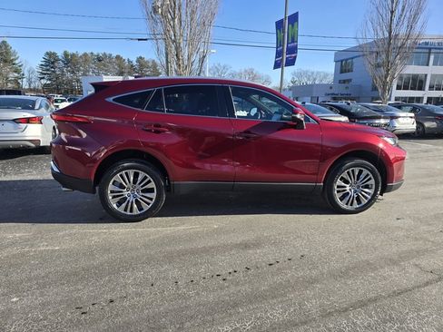 Certified 2023 Toyota Venza XLE image 8