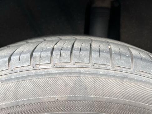 Used 2018 Volkswagen Tiguan SE image 12