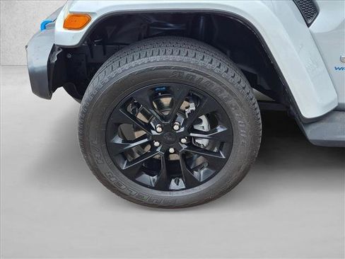 Used 2023 Jeep Wrangler Unlimited Sahara w/ Cold Weather Group AWD/4WD image 9