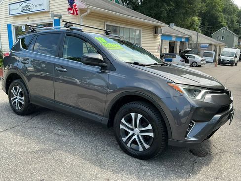 Used 2018 Toyota RAV4 LE w/ Carpet Mat Package AWD/4WD image 6
