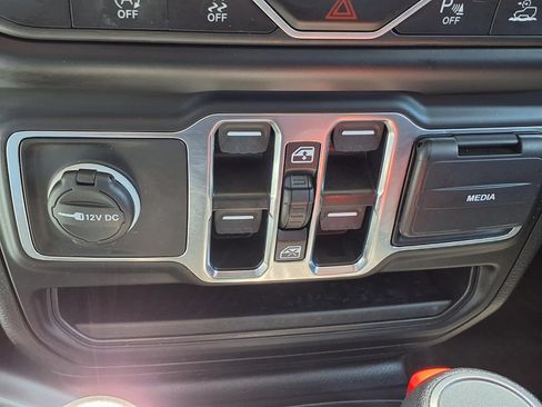 Used 2023 Jeep Gladiator Sport AWD/4WD image 13
