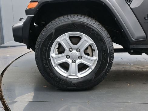 Used 2022 Jeep Wrangler Unlimited Sport image 9