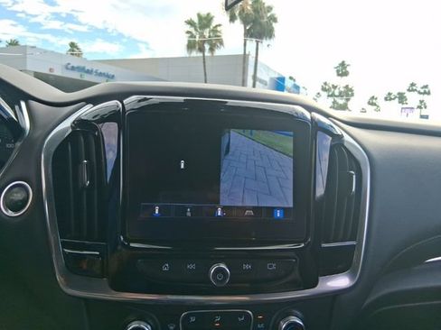 Used 2022 Chevrolet Traverse RS FWD image 15