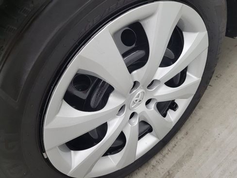 Used 2025 Toyota Corolla LE FWD image 31