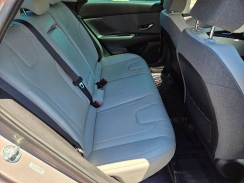 Used 2023 Hyundai Elantra Limited image 19