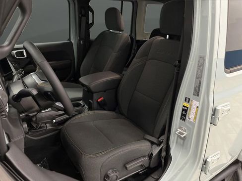 Used 2024 Jeep Wrangler Unlimited Sahara image 4