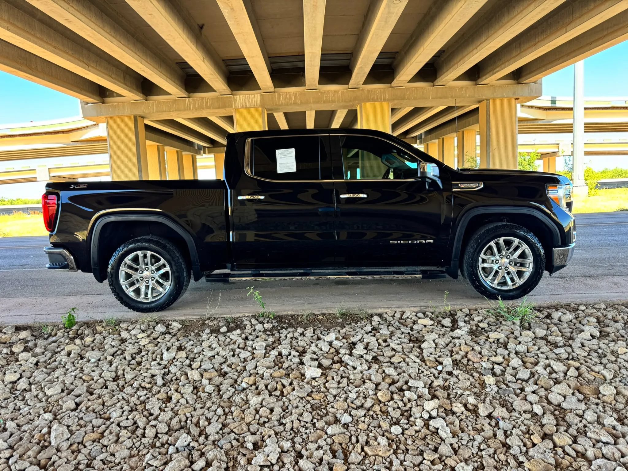 Used 2021 GMC Sierra 1500 SLT AWD/4WD image 2