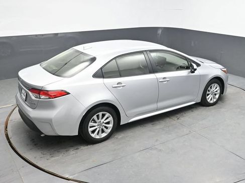 Used 2024 Toyota Corolla LE w/ LE Convenience Package FWD image 31