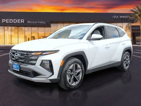 Certified 2025 Hyundai Tucson SEL FWD image 2