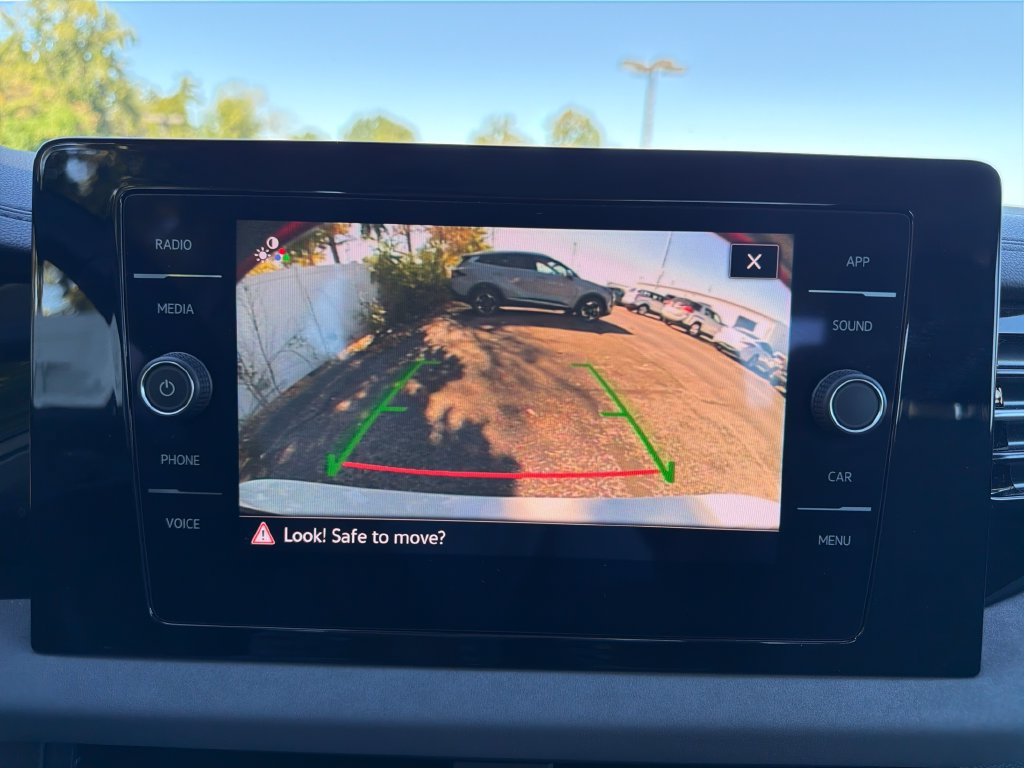 Used 2025 Volkswagen Jetta SE w/ Sunroof Package FWD image 21