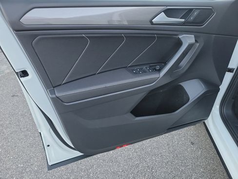 Certified 2022 Volkswagen Tiguan SE image 35