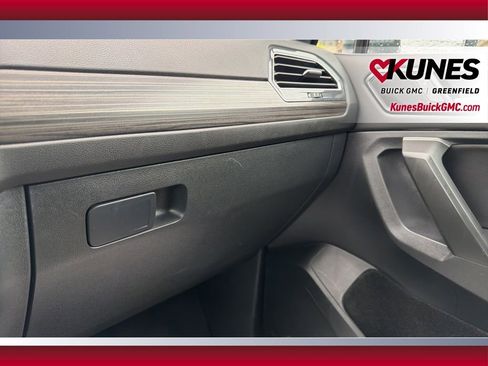 Used 2024 Volkswagen Tiguan SE image 29