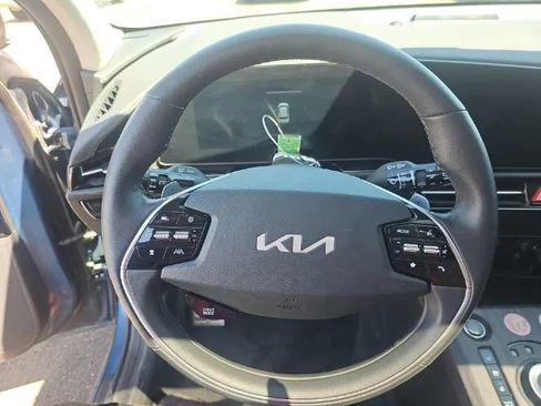 Used 2023 Kia Niro SX Touring FWD image 7