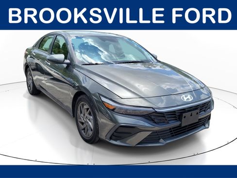 Used 2024 Hyundai Elantra SEL FWD image 1
