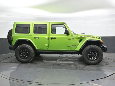Used 2025 Jeep Wrangler Unlimited Rubicon AWD/4WD image 3