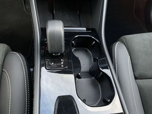 Used 2022 Volvo XC40 P8 Recharge Plus image 24